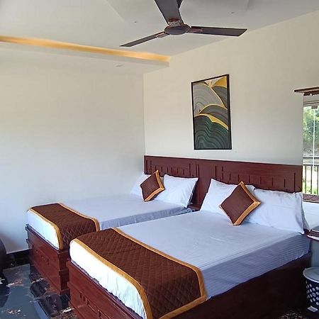 Glasshouse Retreat By The Jungle Stay Groups Vālpārai エクステリア 写真